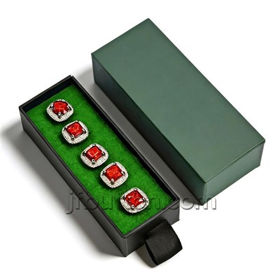 Butang Baju Melayu Rubiininpunainen